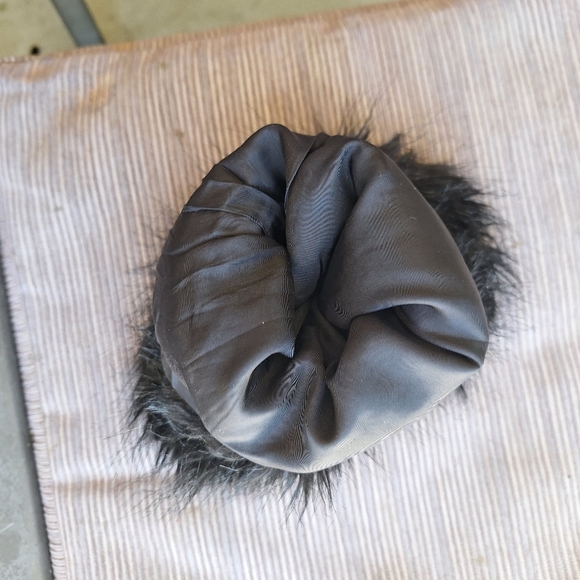 Faux Fur Black Hand Muff Hand Warmer 18"+/- Long - Picture 6 of 6